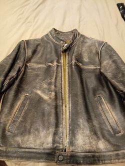 MOTOR CYCLE JACKET HEAVY DUTY LEATHER NICE AN THICK SIZE MEDIUM TO LARGE SIZE GREAT LOOKING COAT