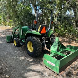 John Deere 4200 4x4 Tractor