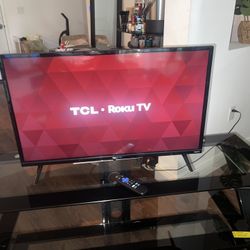 32 in TCL Roku TV with remote