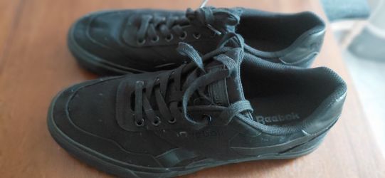 Man. Reebok Black  shoes size 11