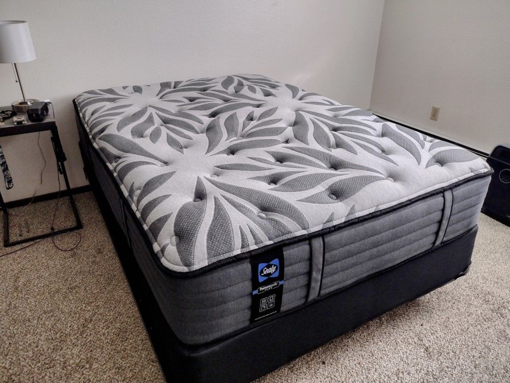 Sealy Posturepedic Plus Innerspring full mattress+box+frame