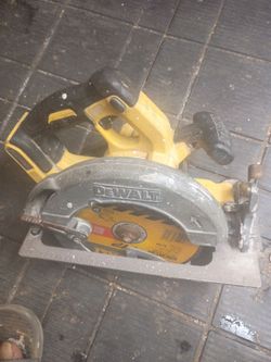 DeWalt saw