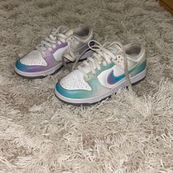 Little Kids Size 5 Nike Low Dunks 