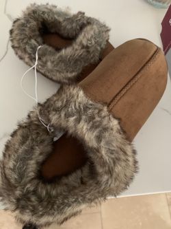 Dearfoam slippers Brand New size 7