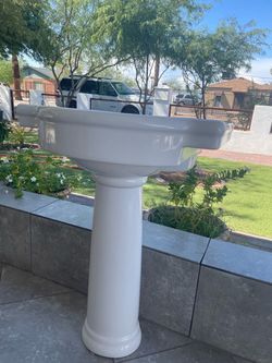 Pedestal  sink