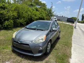 2013 Toyota Prius C Excellent Condition