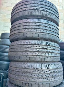 255 60 18 Goodyear tires Con 80% de Vida Las 4
