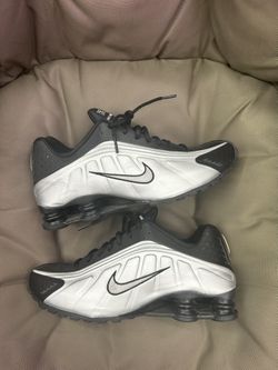 Nike Shox Black Metallic silver Size 10.5 Men’s