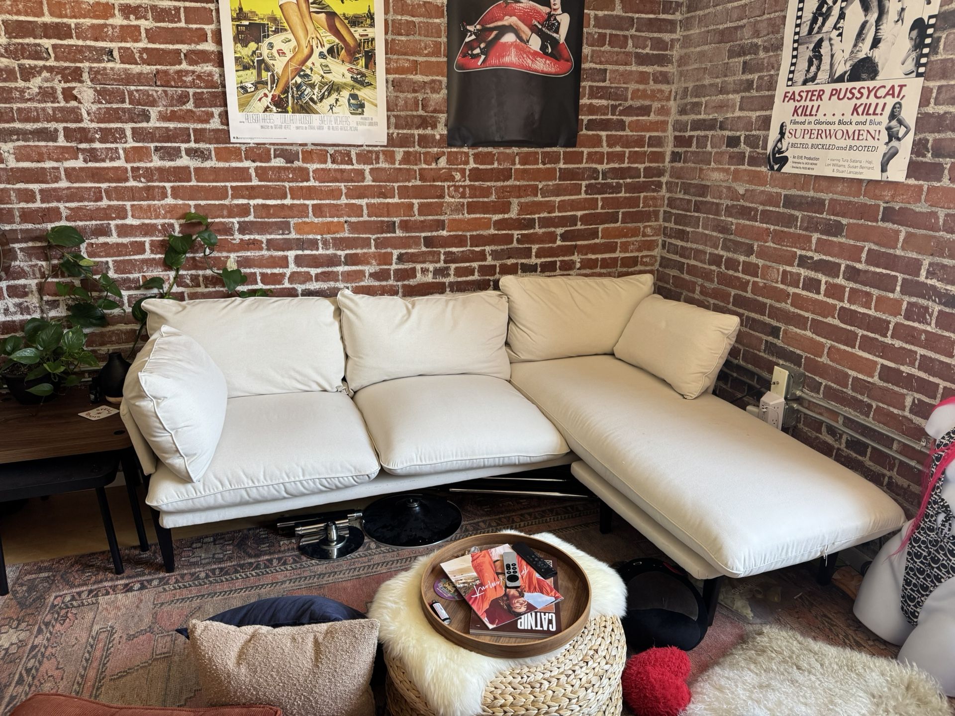Floyd couch with movable chaise 
