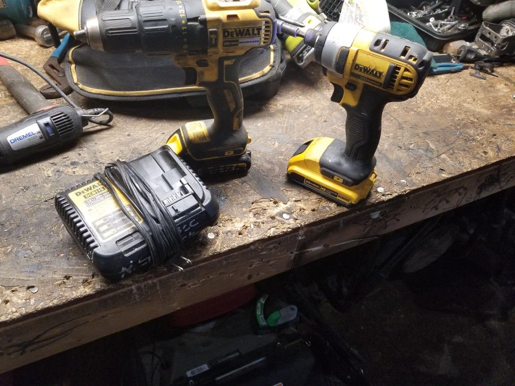 Vendo este set de driles dewalt de 20 v