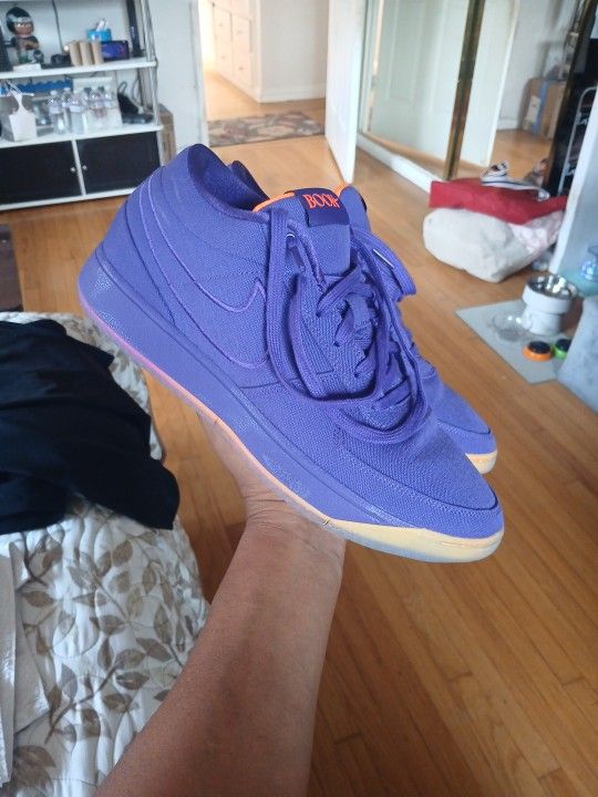 Book Nike Shoes Size 11