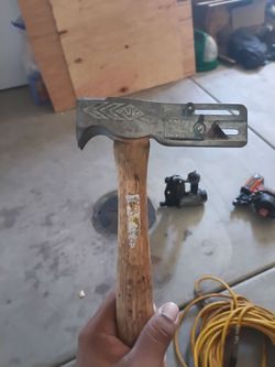 Magnet hatchet