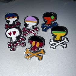 Disney Skull & Cross Bone Pin 