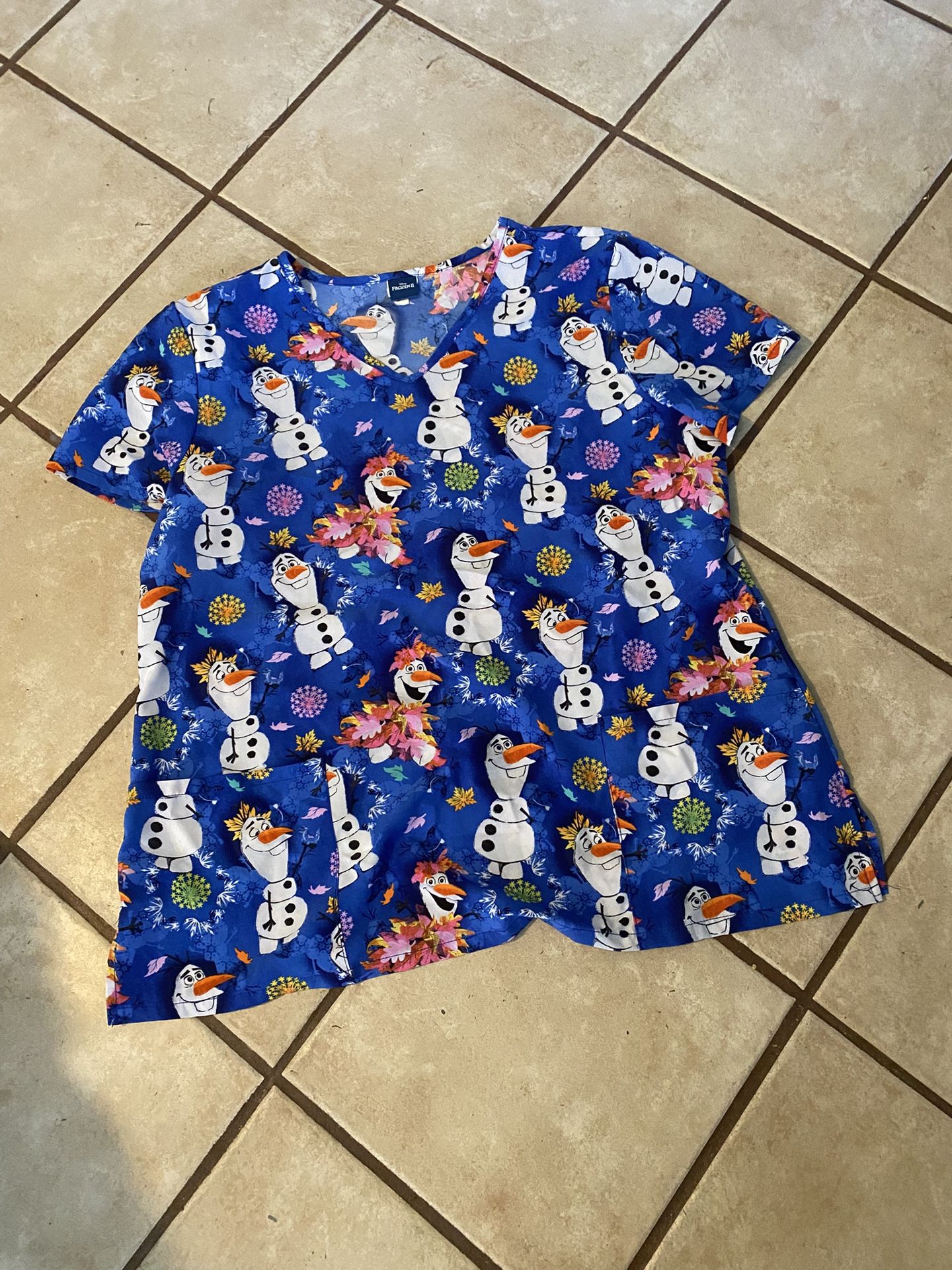 Woman’s Scrub Top Tunic Style Size XL Disney Frozen II Olaf The Snowman