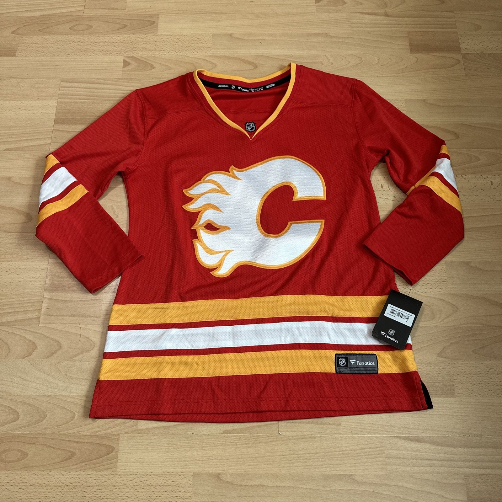 NWT Fanatics Calgary Flames Womens 2020/21 Home Breakaway Jersey