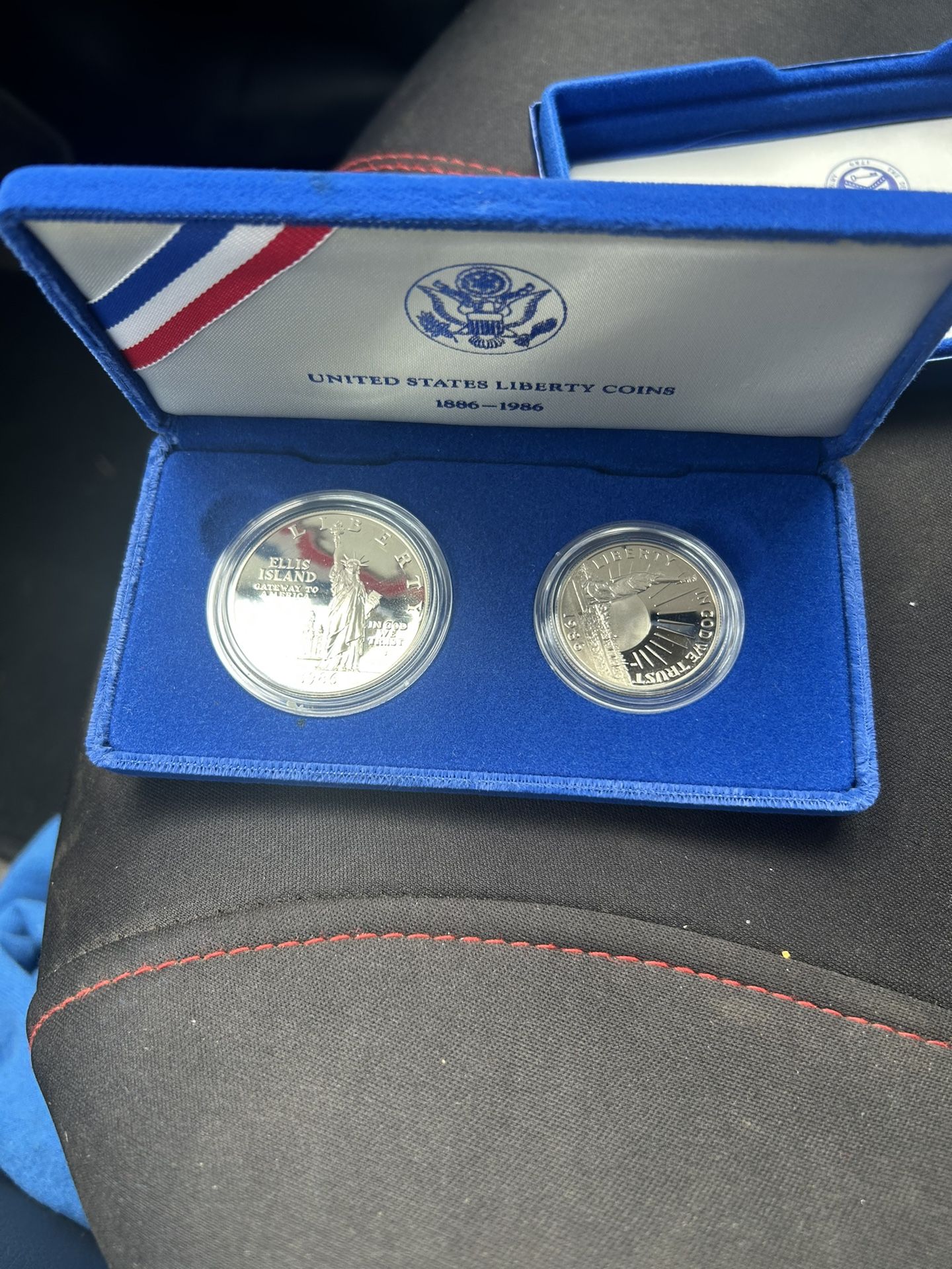 Old Coin One Dollar 1986 And Half Coin 1986
