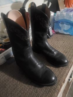 Like New Nice Looking Men's Black Leather Ariat Boots 👢 Size 101/2