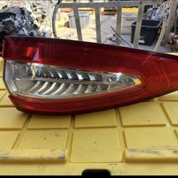 2014 ford fusion LH Side taillight
