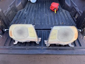 2006 Tacoma Headlights - NOT FREE - BEST OFFER!