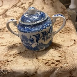 Blue Willow sugar bowl has small chip as seen in picture