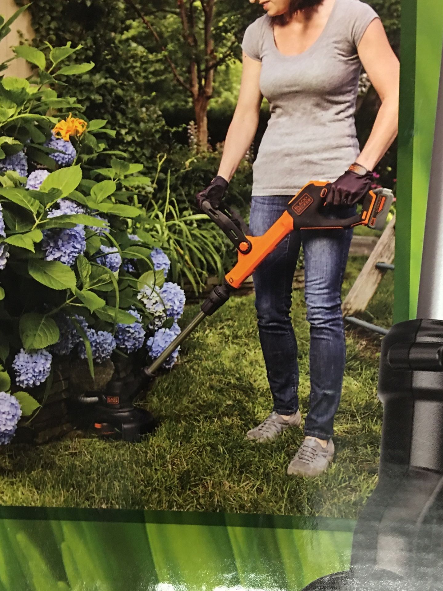 BLACK+DECKER 20V MAX String Trimmer / Edger 12 Inch (LSTE523)