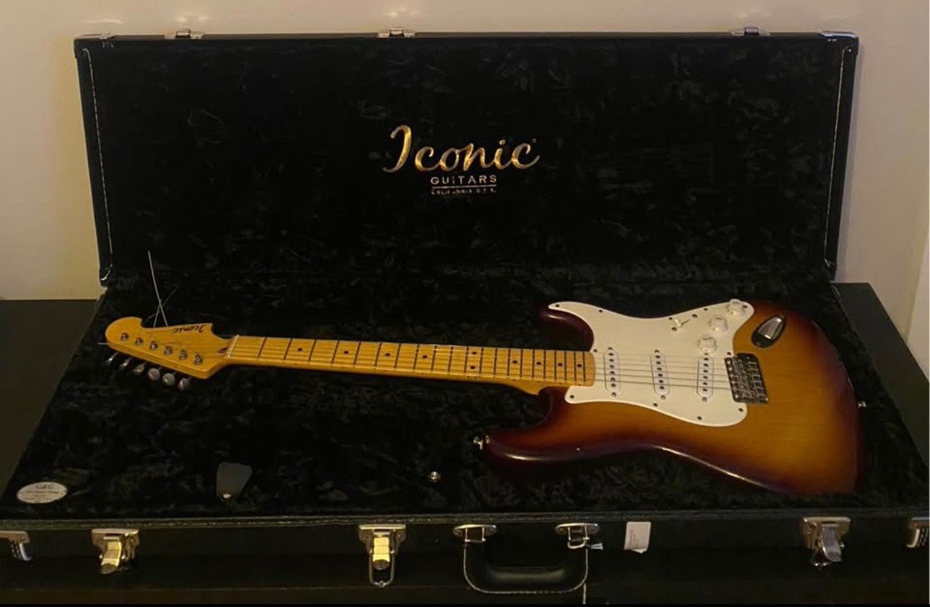 2022 USA Handmade ICONIC Vintage Modern Solana Stratocaster Guitar