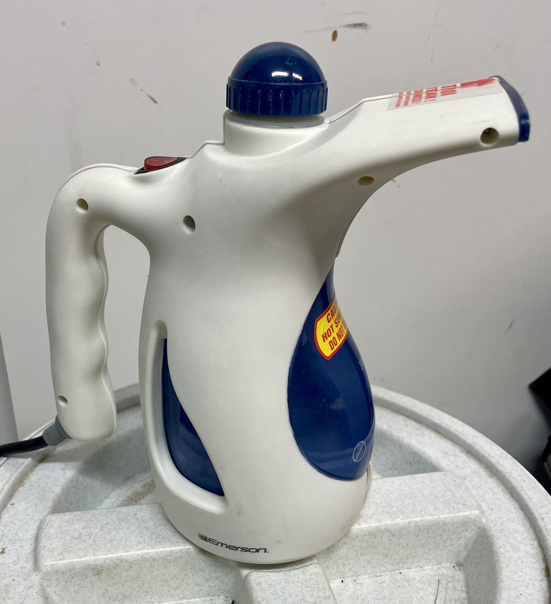 Portable Clothing Steamer - Emerson