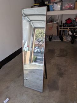 Standing mirror