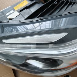Mercedes Adaptive Headlight