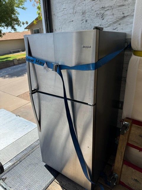 Whirlpool Top And Bottom Refrigerator
