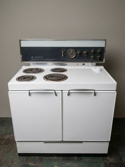 1960s Frigidaire "Custom Deluxe" Range