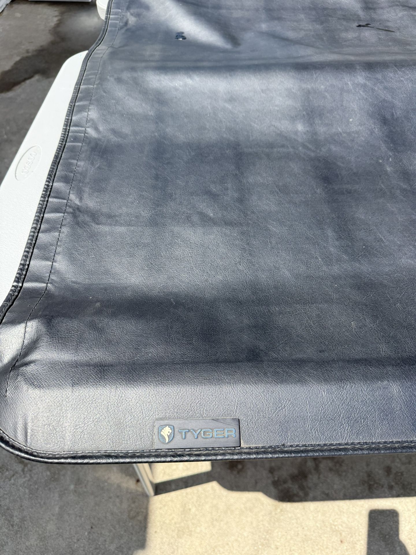 Tyger Auto T1 Soft Roll-up Truck Bed Tonneau Cover Compatible with 2019-2025 Ram.