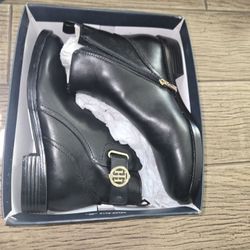Tommy Hilfiger Women's Boots Size 8