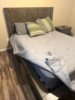 Grey Platform Bedroom Set
