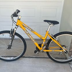 Specialized Hardrock mountain bike - Small frame 16” - 26” wheels