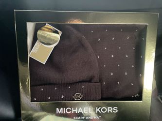 MK gift Set Scarf + Beanie. Pick Up In Sj Evergreen 
