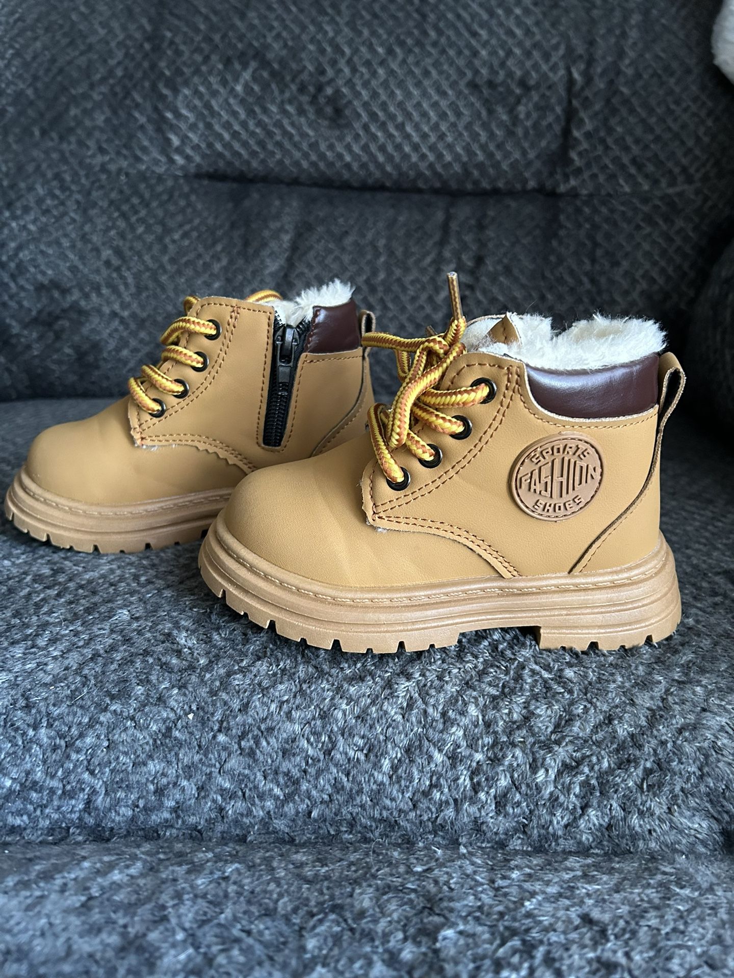 Boys Fleece Lined Work Boots Sz 8c