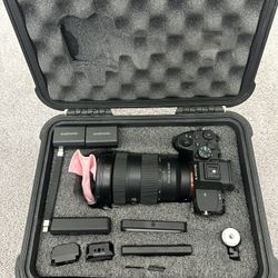 Sony A7 IV + 24-70mm f/2.8 GM + Batteries, Light & Hard Case – Pro Creator Kit