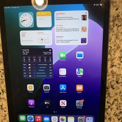 Apple iPad 8th Generation 32gb. Updated To New iOS 18.  Works Great. Very Good Condition 