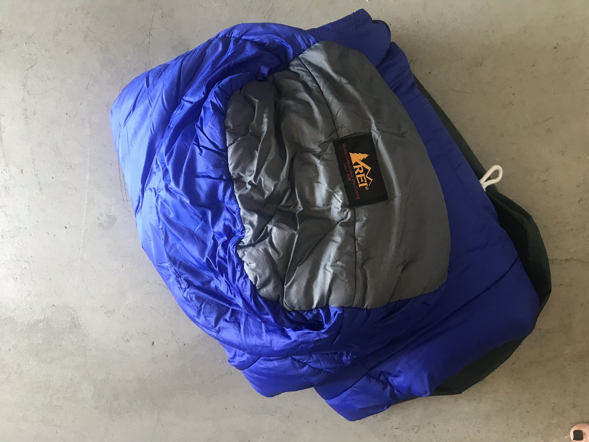 REI mummy sleeping bag - blue and grey with bag. 15-29 degree temp rating
