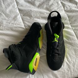 Gently used black and green Jordan 6’s