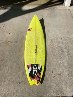 Onion Surfboard 6’2 x 19 x 2 3/8 Neon Yellow Shortboard