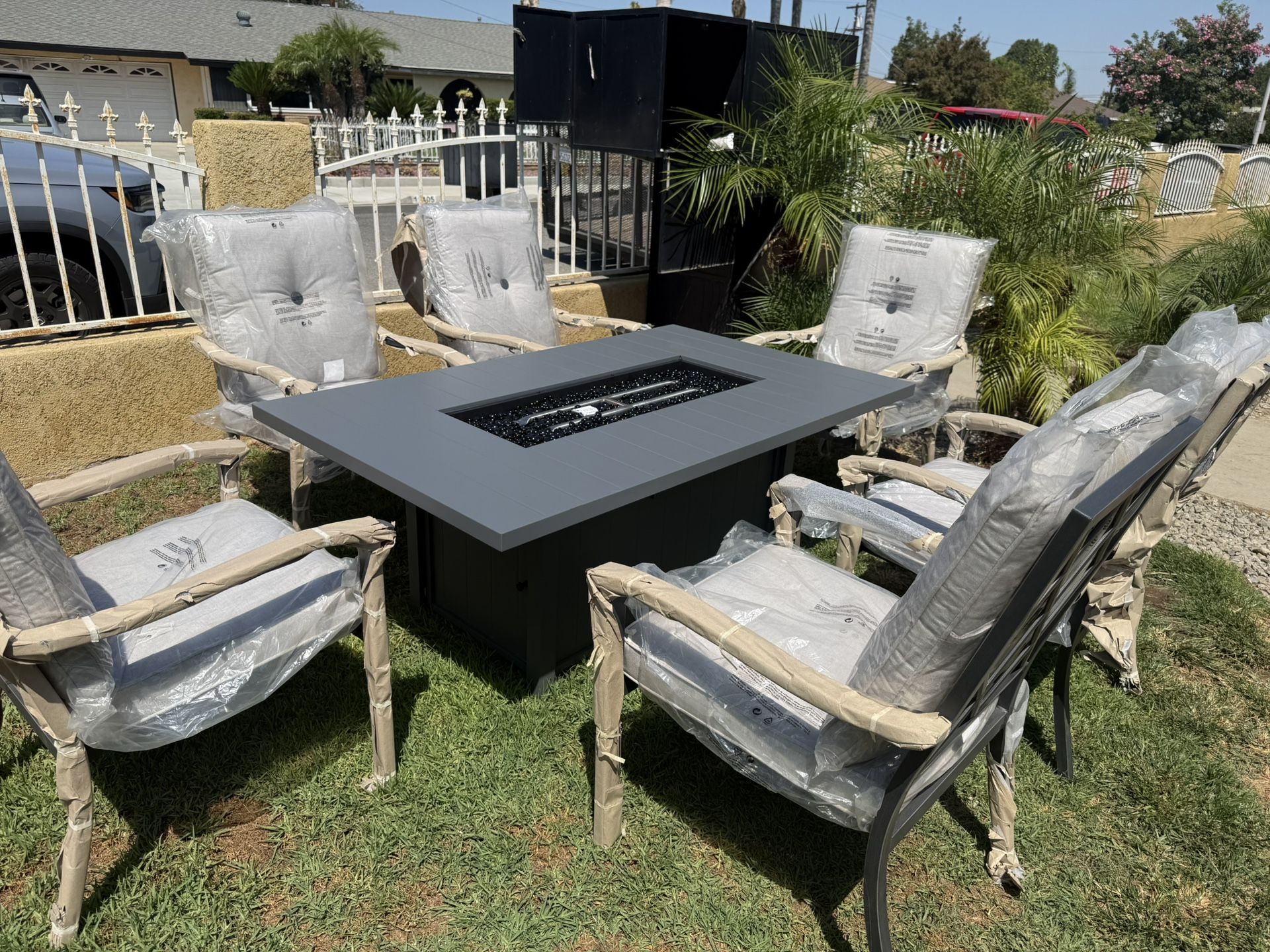 Brand New Patio Outdoor Dining Table Set