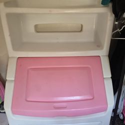 Girls Toy Lot And Toy Chest 