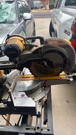 DEWALT DWS779 12-in 15-Amp Dual Bevel Sliding Compound Corded Miter Saw