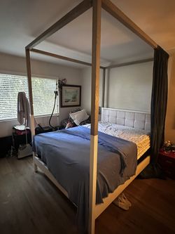 Canopy Queen Size Bed