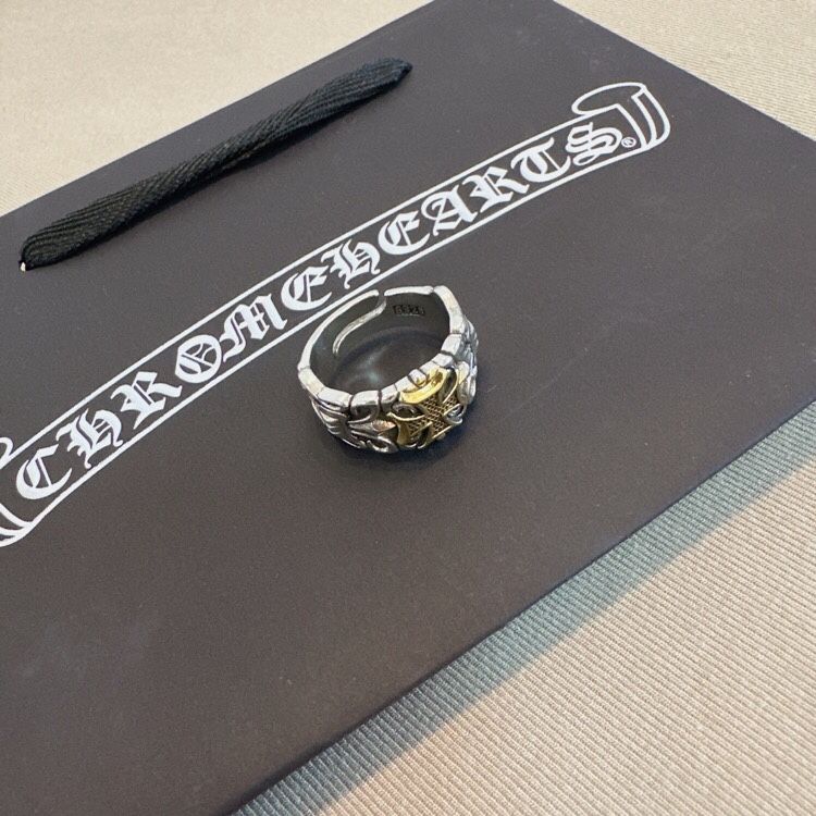 Cro-heart ring