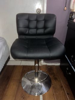 Vanity chair