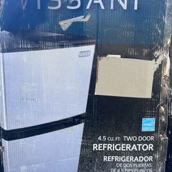 Vissani Refrigerator 