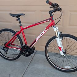 26"GIANT BOULDER MENS MOUNTAIN BIKE. (M).18". 21 SPEEDS ALUMINUM. LIKE NEW WITH UPGRADES 👌🏼